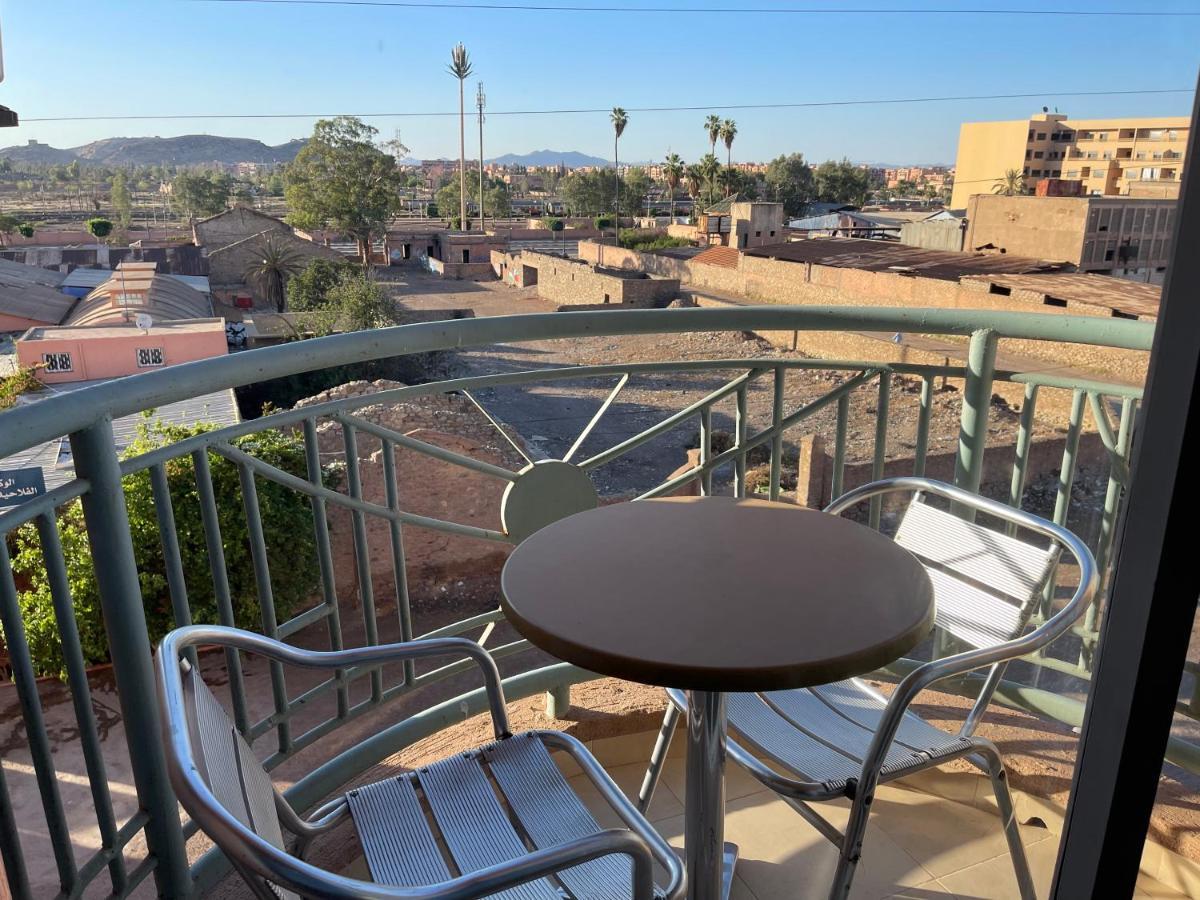 24 4em Etage Avec Balcon Apartamento